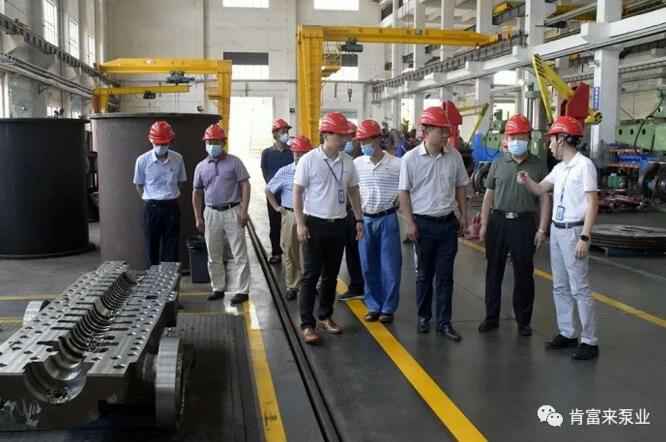 董事长、总经理陈迪,党委副书记黎宇明陪同调研组一行参观BOB官方在线官网-BOB(中国)展览室